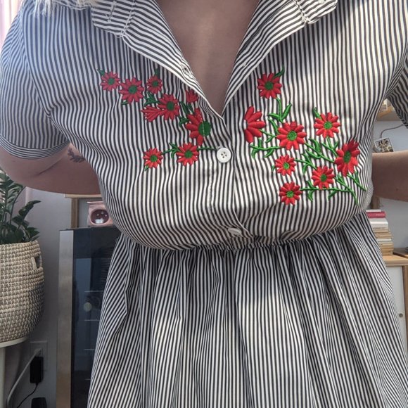 Handmade dress - stripes and embroidered flowers - Picture 2 of 3